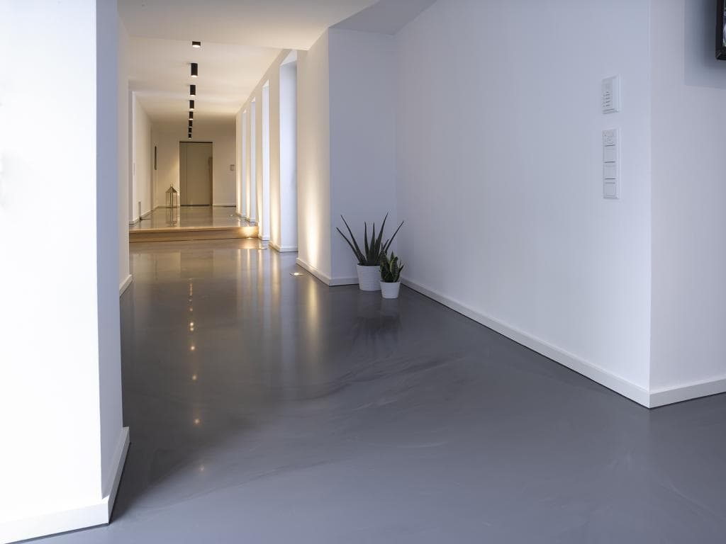 Kolorystyka posadzek żywicznych - jak dobrać odcień do wnętrza