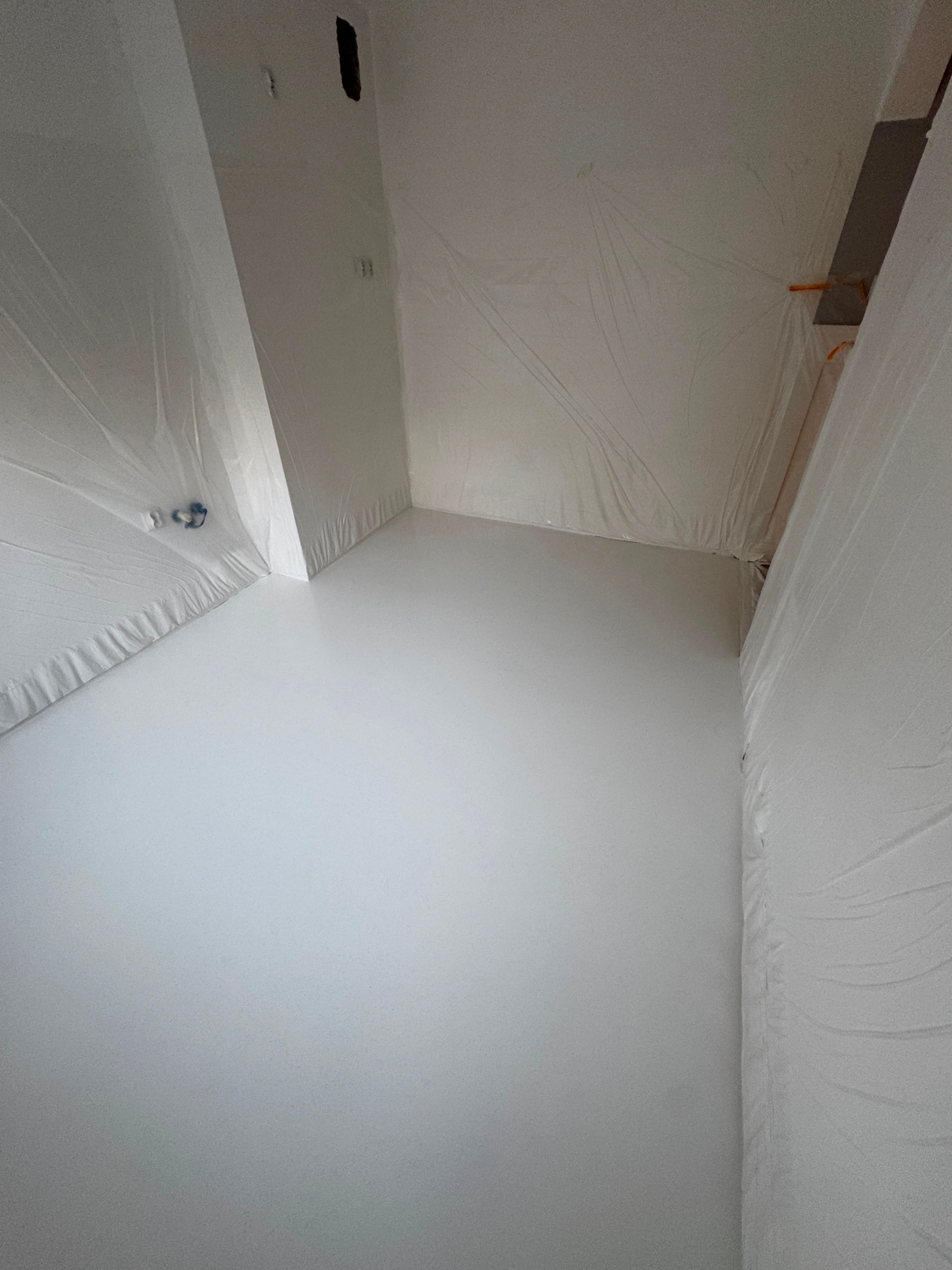 Posadzka żywiczna w kuchni w Rzeszowie - wysoki połysk